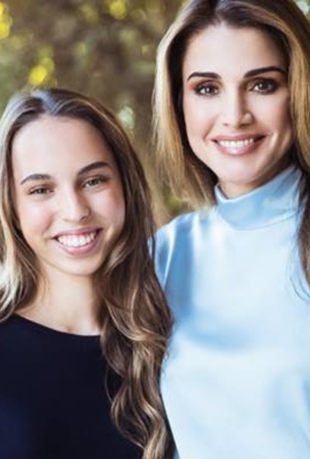 لقطات طريفة بين الأمير الحسين وشقيقته