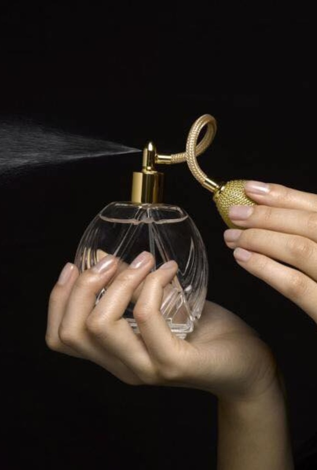 تعطر النساء في نهار رمضان