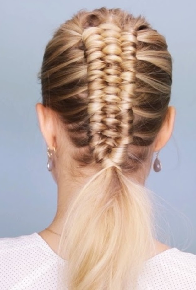 يمكنك تزيين الضفيرة بالاكسسوارات