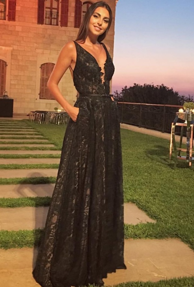 فستان سهرة فاخر باللون الاسود من اختيار فاليري ابو شقرا