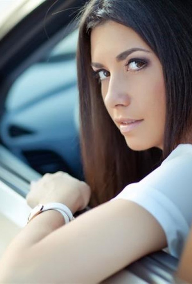  أربعة أشياء يجب على المرأة تدارك عدم تركها داخل السيارة