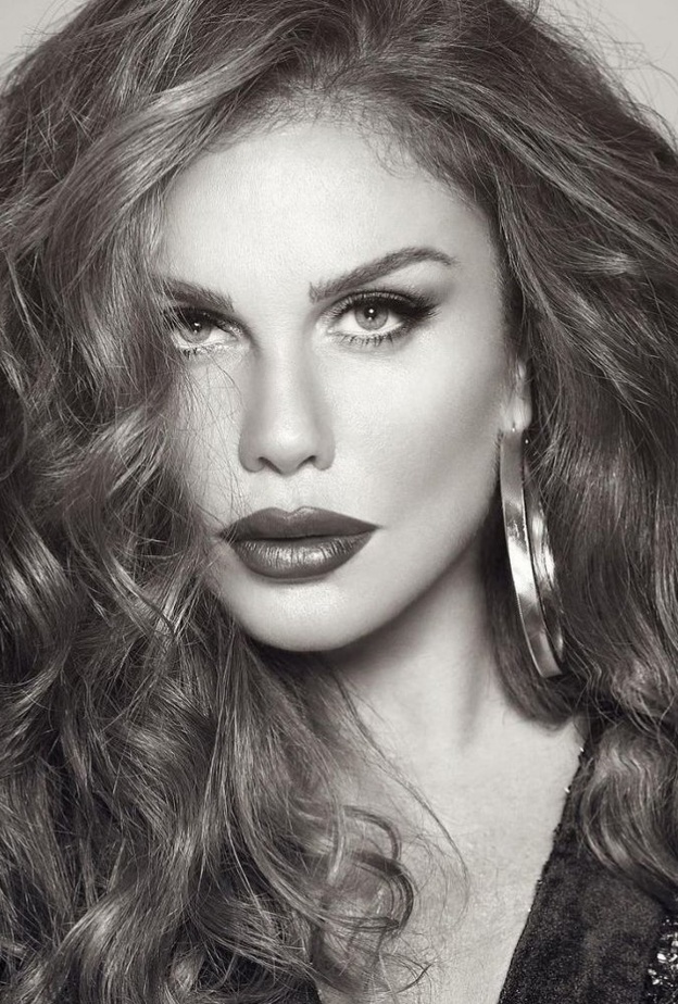  أحمر شفاه قوي من وحي نادين نجيم