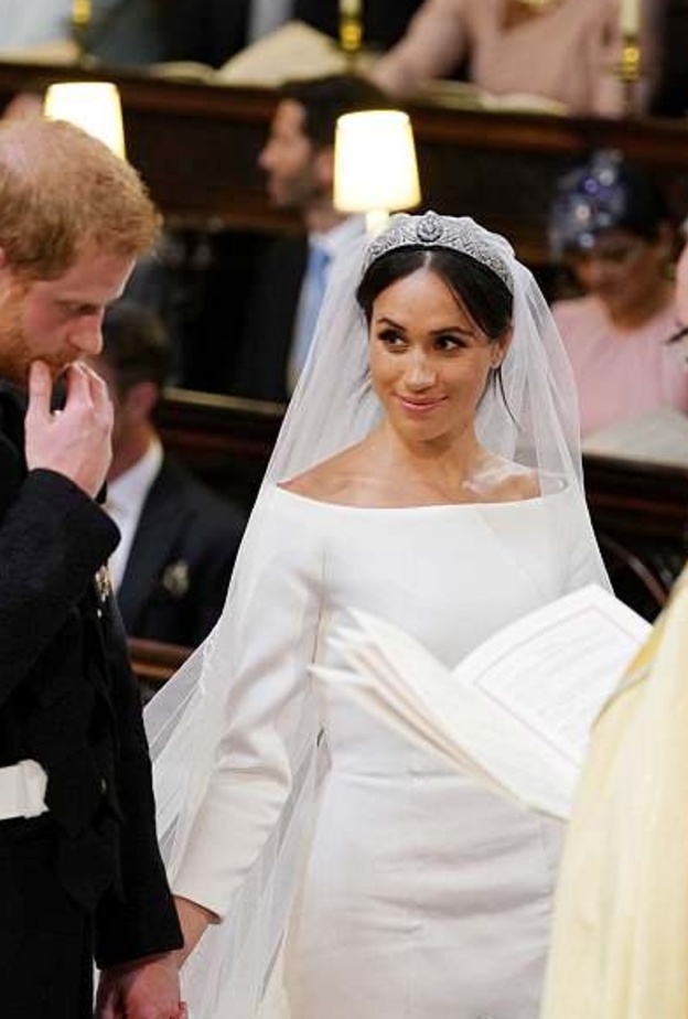  ماذا تحتوي حقيبة هدية الزفاف الملكي