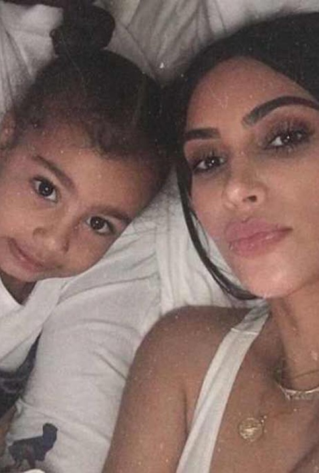 سيلفي لكيم كاردشيان مع ابنتها نورث