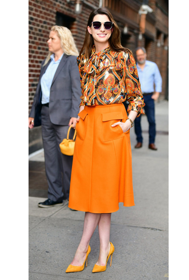 فستان أسود كلاسيكي ارتدته ‏Emmy Rossum‏ من دار ‏Jonathan Cohen