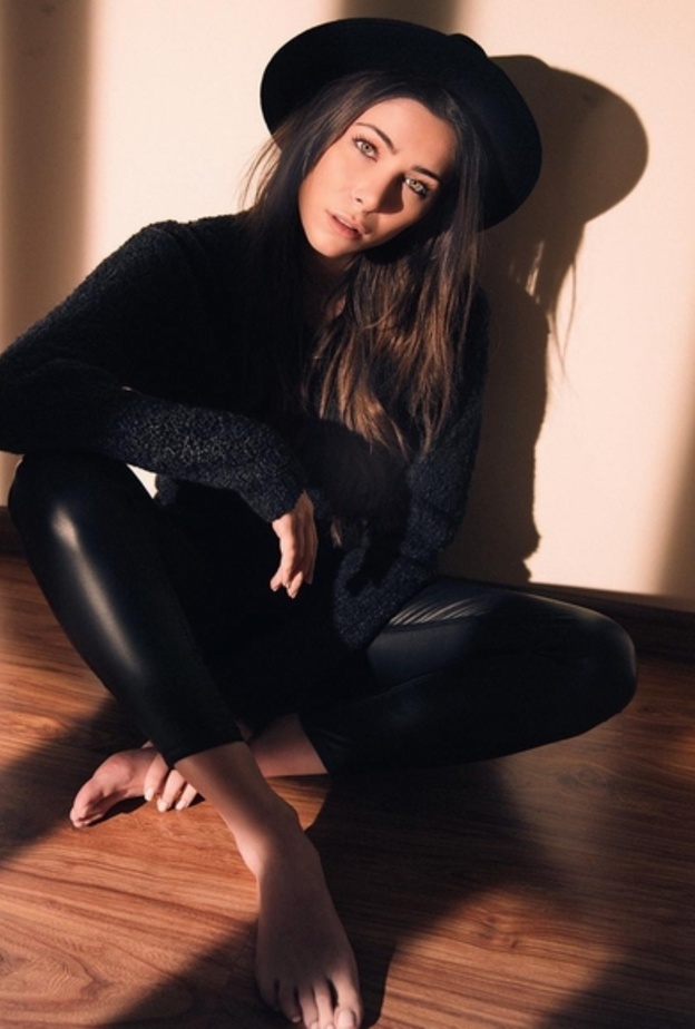 من إطلالاتها الكاجوال في مسلسل تانغو