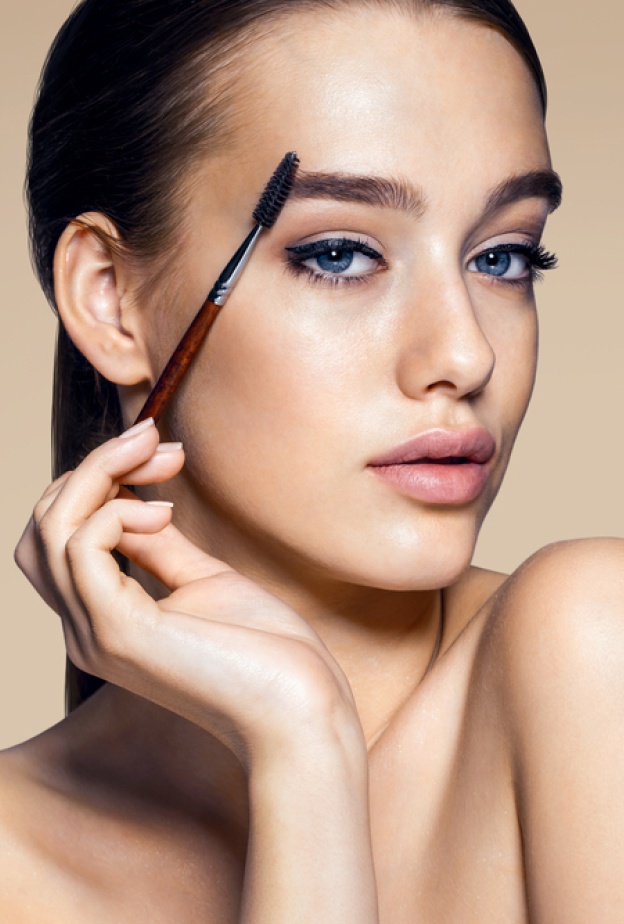 الحواجب الطبيعية والمثالية صيحة هذا الوقت