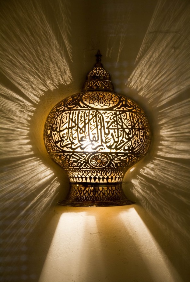 مصباح خاص لشهر رمضان يزين طاولات منزلك