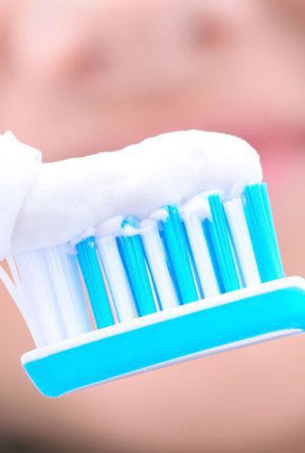 تنظيف الأسنان بالفرشاة والمعجون أثناء الصيام