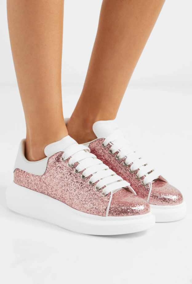 Miu Miu حذاء غليتر براق باللون الفضي من