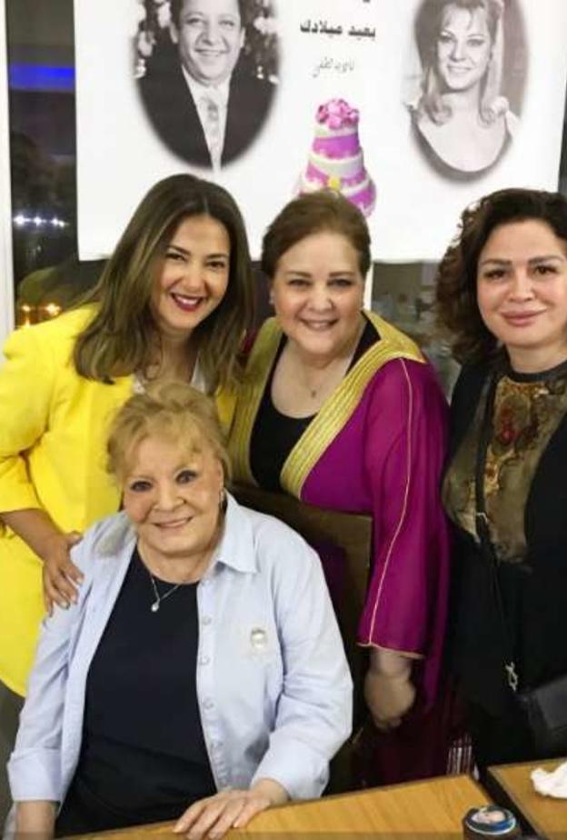 النجمات يحتفلن بجورج سيدهم