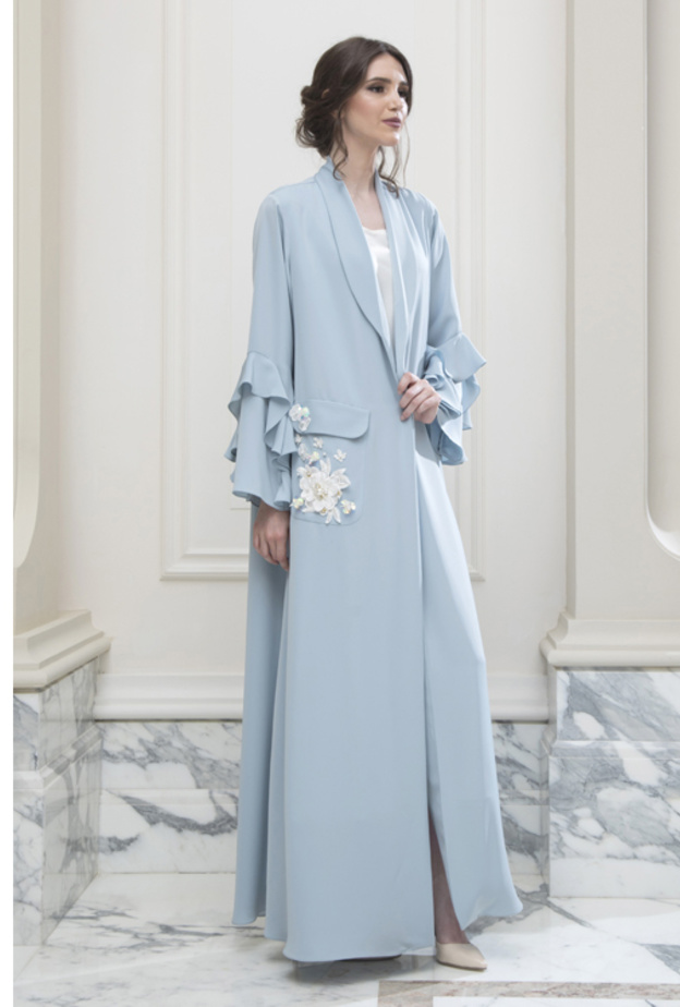  عباية جذابة باللون الأزرق الداكن مع لمسات فاخرة من الشك من موزان