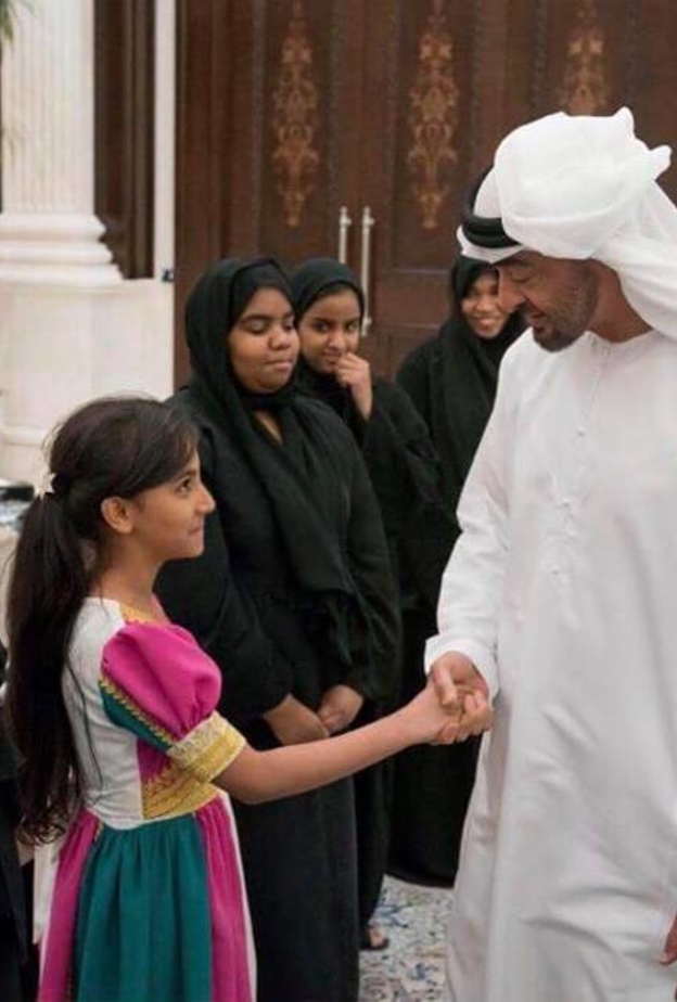 محمد بن زايد يستقبل أيتام الهلال الأحمر