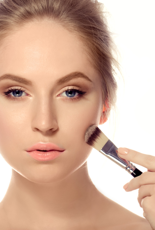 ما هو لون البرونزر المناسب للبشرة الشاحبة؟