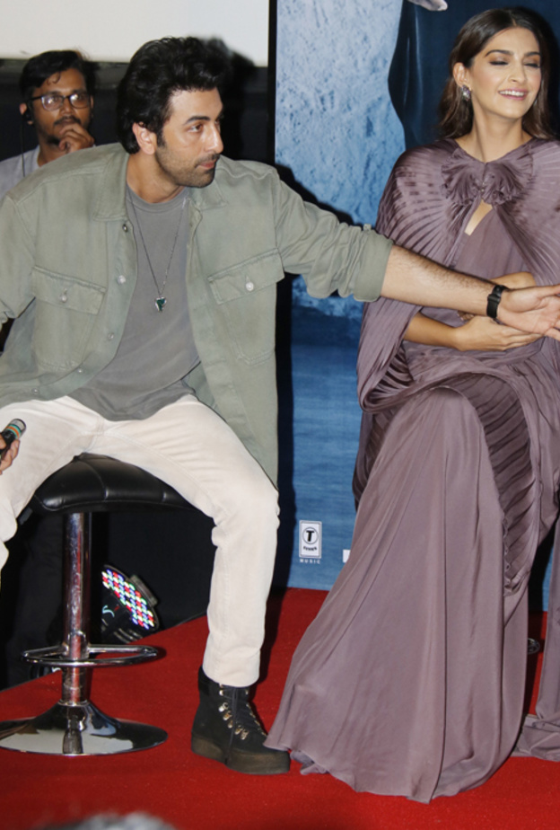 نجوم بوليوود في العرض الأول لفيلم سانجاي