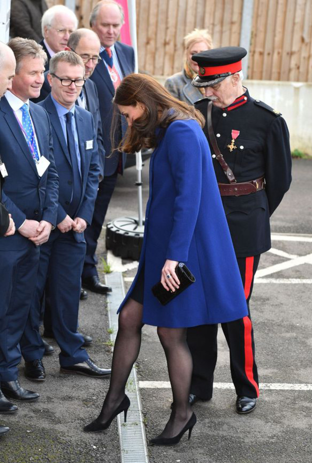 كيت ميدلتون kate Middleton بفستان أصفر