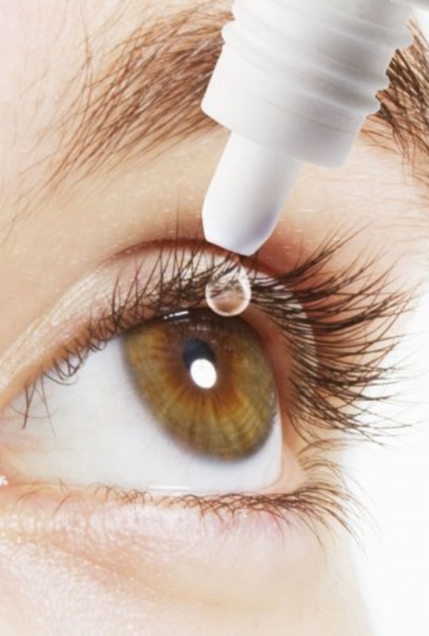 قطرات الترطيب من علاج التهاب فايروس العيون