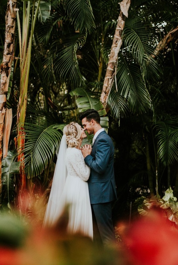 ديكور استوائي لحفل زفاف مختلف