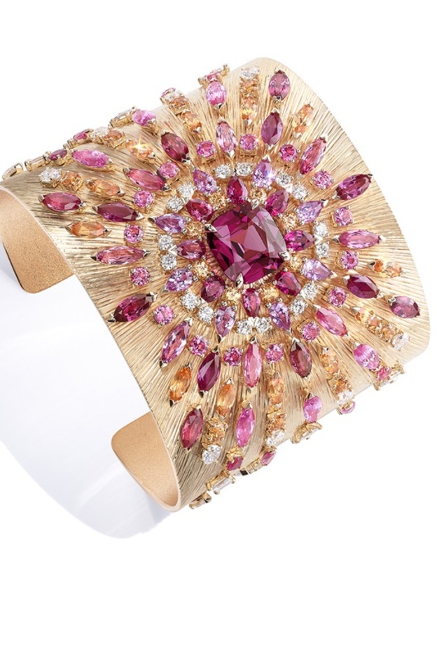  أسوارة فان كليف آند آربلوز من الياقوت والاسبنيل والماس