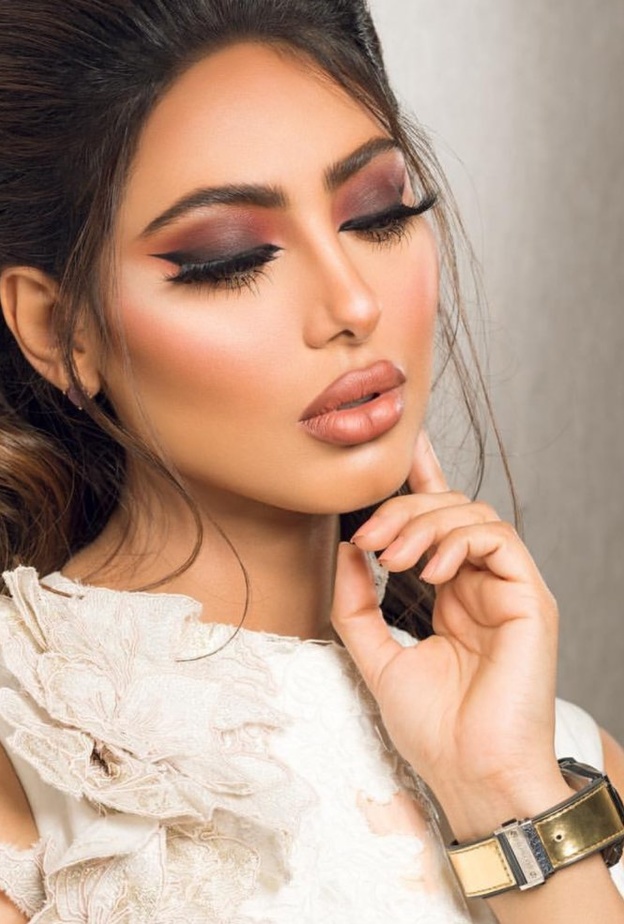 مكياج خليجي وسموكي لعروس العيد