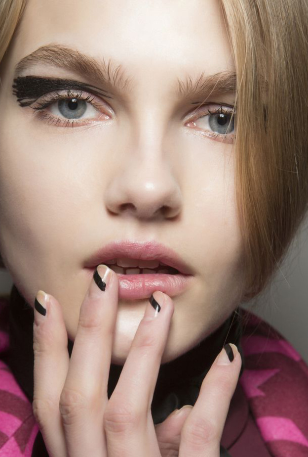 يمكن أن تستخدمي الرسمات والأكسسوارات في نفس الوقت