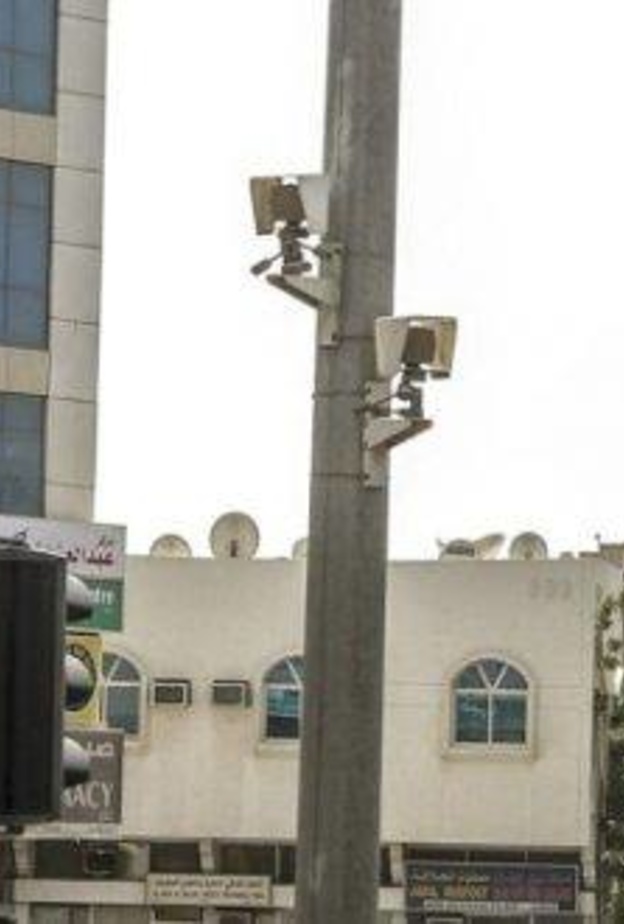 ضبط المركبات منتهية الترخيص عبر كاميرات "عجمان دار الأمان"