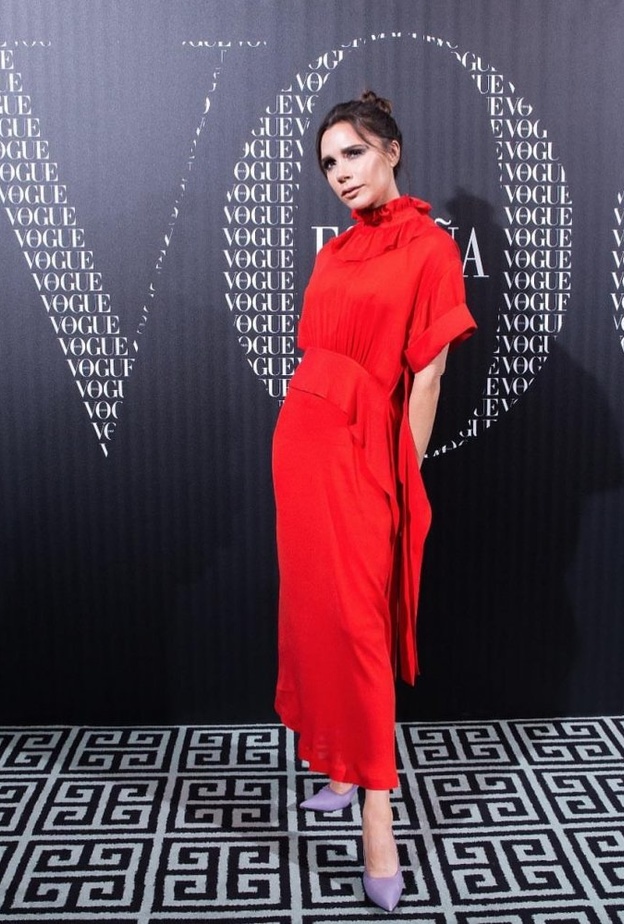 إطلالة بألأوان راقية وكلاسيكية