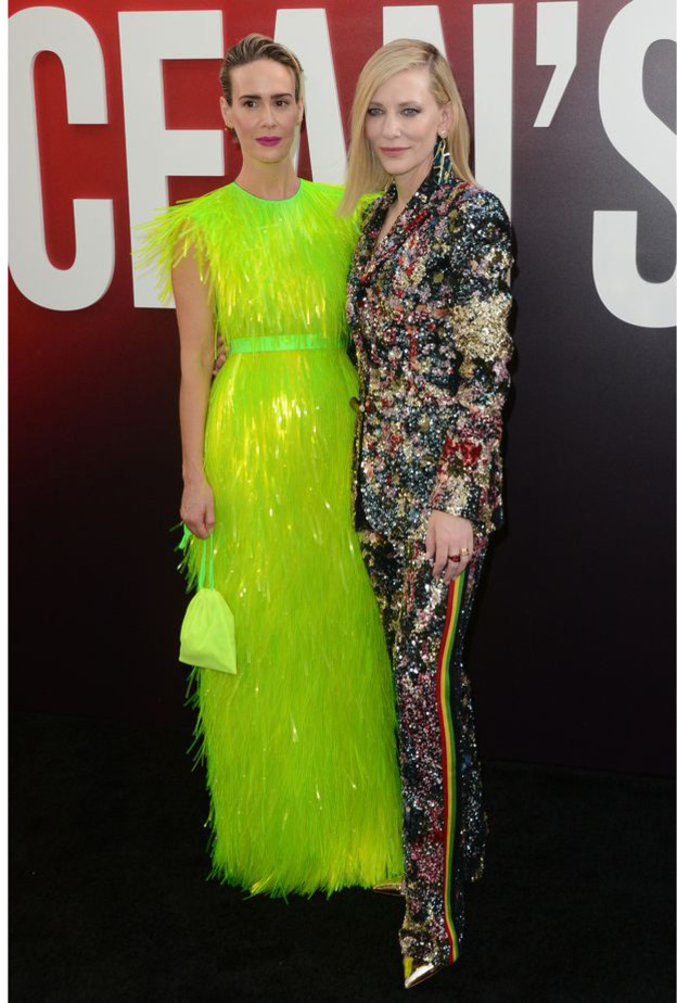 فستان باللون الأخضر مع الشراريب اختارته سارة بولسون Sarah Paulson من برادا Prada