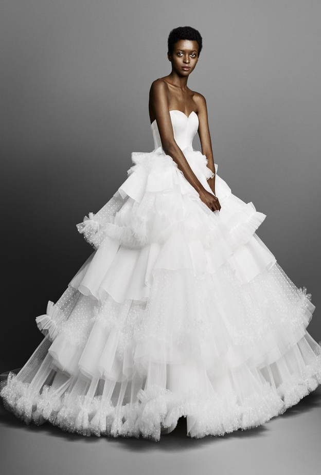 فستان قصير من الكشكش