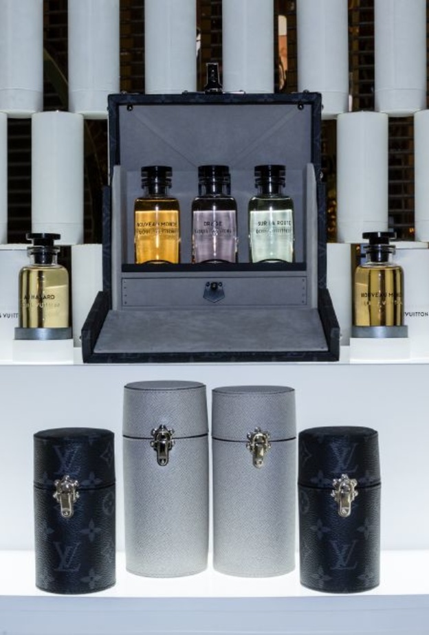 عرض عطور Louis Vuitton في متجر دبي مول