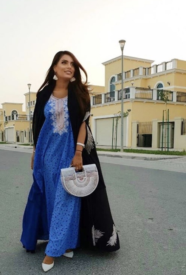 قفطان ميدي بطبعات ملونة من Canava Design