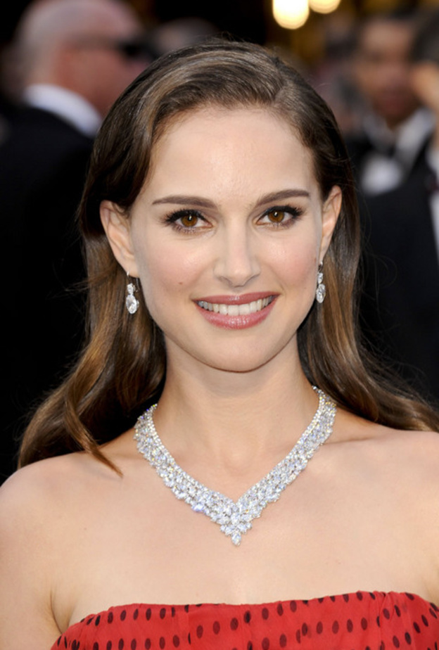 ناتالي بورتمان ترتدي مجوهرات الماس من تيفاني Tiffany & Co