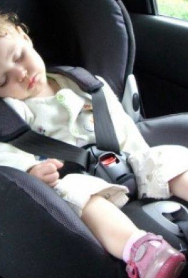 إنقاذ طفلين من موت محقق داخل مركبة في الفجيرة \ صورة تعبيرية