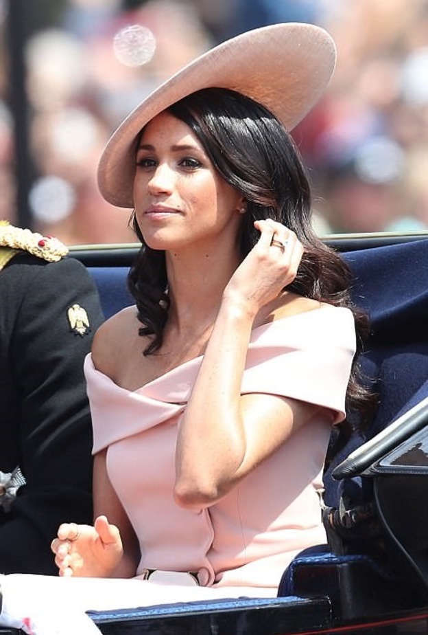  أناقة الأميرات على المنصة الملكية