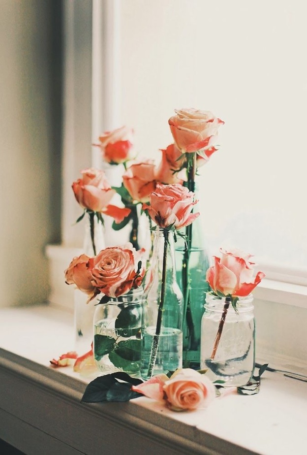 تصميم حافة نافذة على شكل كنب مريح