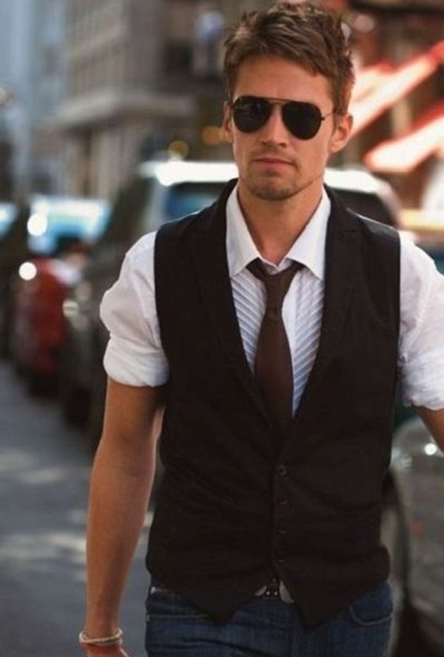 لوك ملفت وعصري بأسلوب ملائم للشباب بالفيست الكحلي