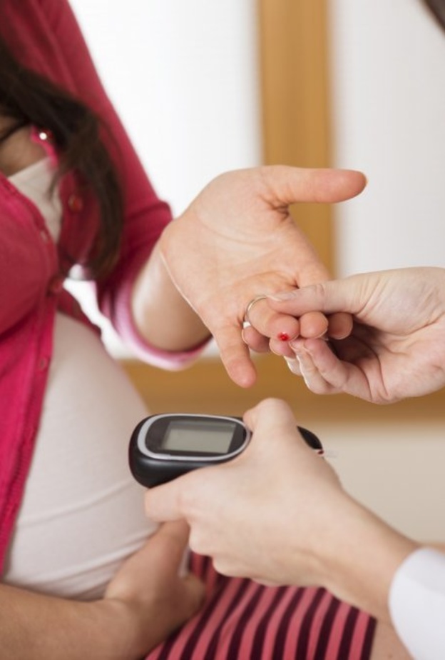 الطبيب هو الوحيد المسؤول عن تحديد إمكانية صيام الحامل وطرق العلاج ومدى التحكم بسكرى الحمل اثناء الصيام