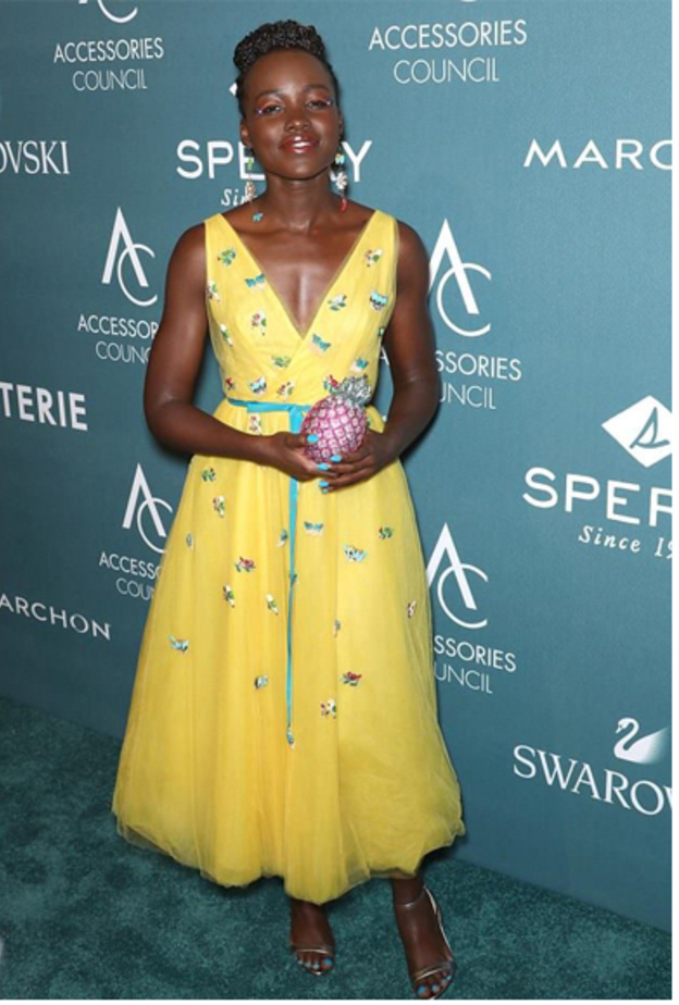 كريسي تايغن بدأت تعود تدريجياً الى رشاقتها المعهودة بعد وضعها لمولودها الثاني