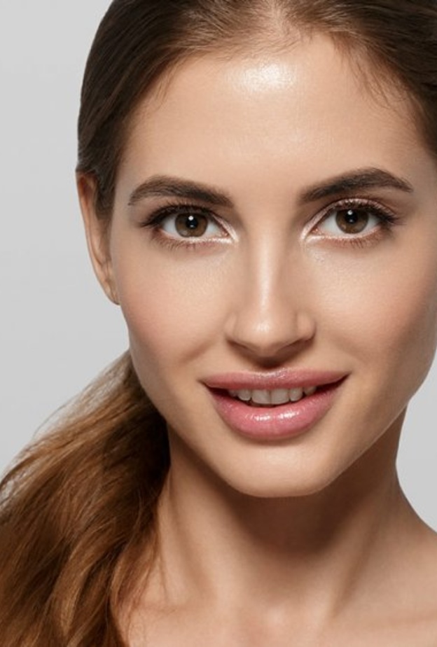 الخوخ يساعد في إزالة النمش الخفيف