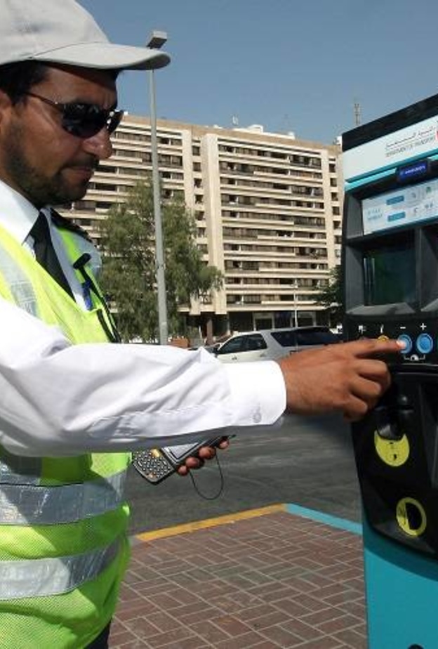 احتفالاً بعيد الفطر.. تخفيض مخالفات "مواقف" في أبوظبي