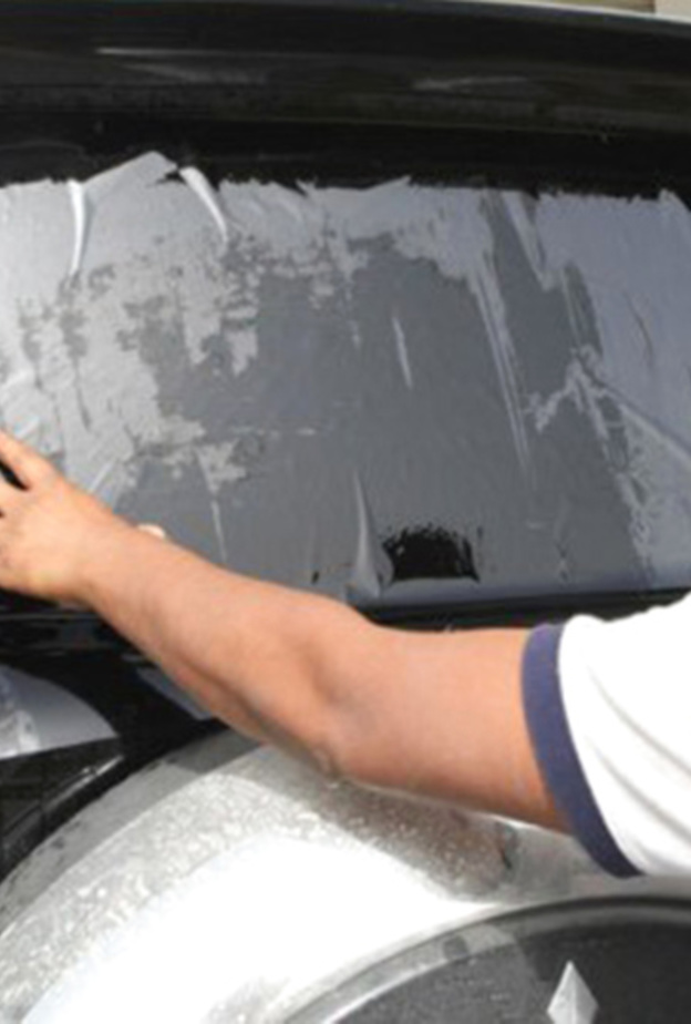 تنويه من شرطة أبوظبي حول نسبة تلوين زجاج المركبات