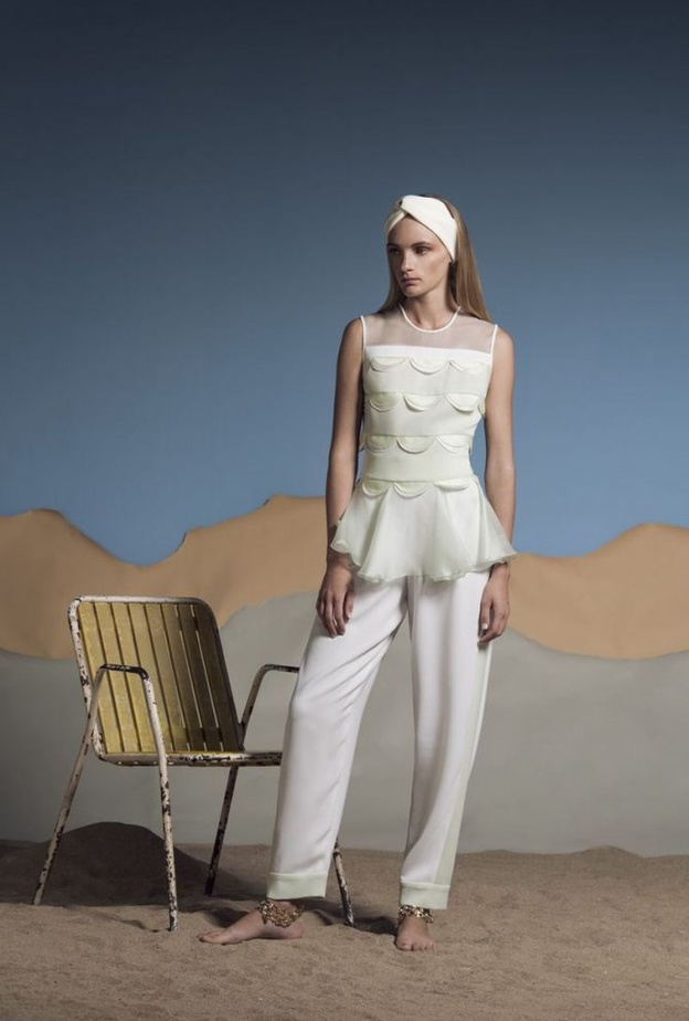 فستان من تصميم فالنتينو