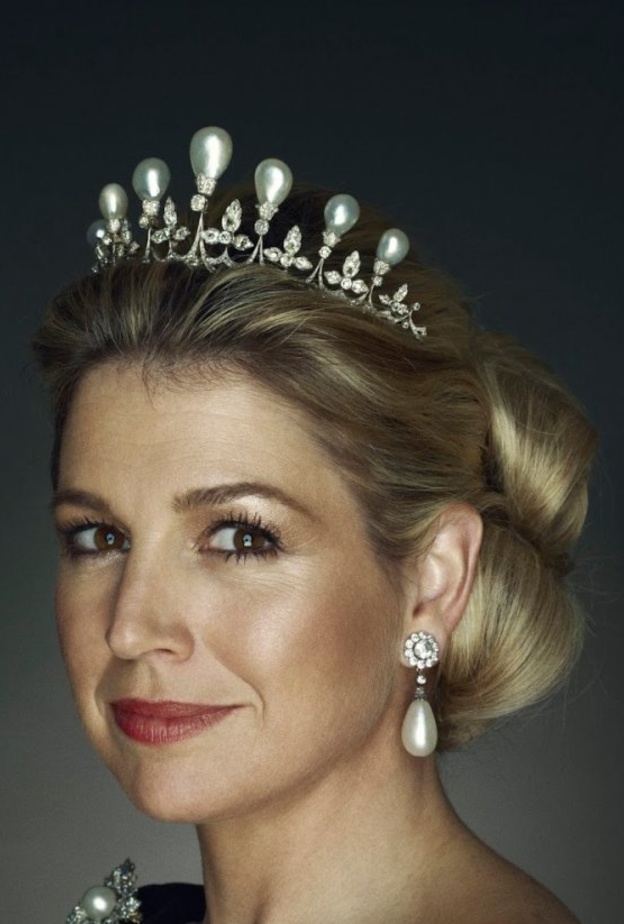  الملكة ماكسيما بمجوهرات اللؤلؤ