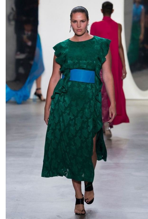 النساء الممتلئات من الممكن أن يكن أنيقات ومواكبات للموضة تماماً مثل غيرهن من النساء