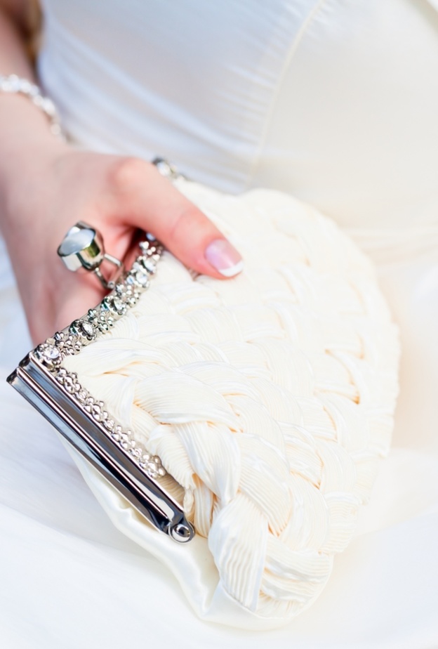 اناقة اللؤلؤ لزينة حقيبة العروس