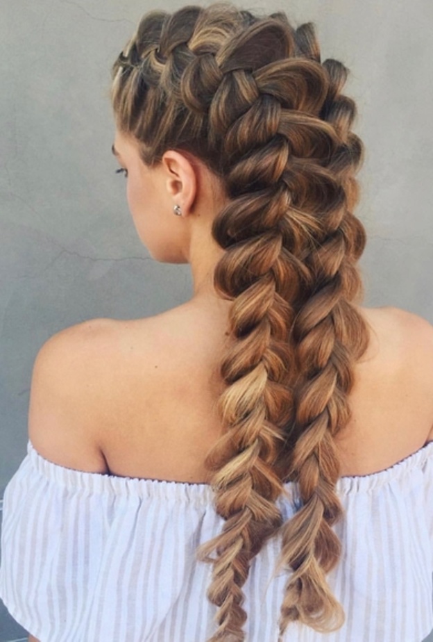 جربي هذه التسريحة الناعمة والأنثوية