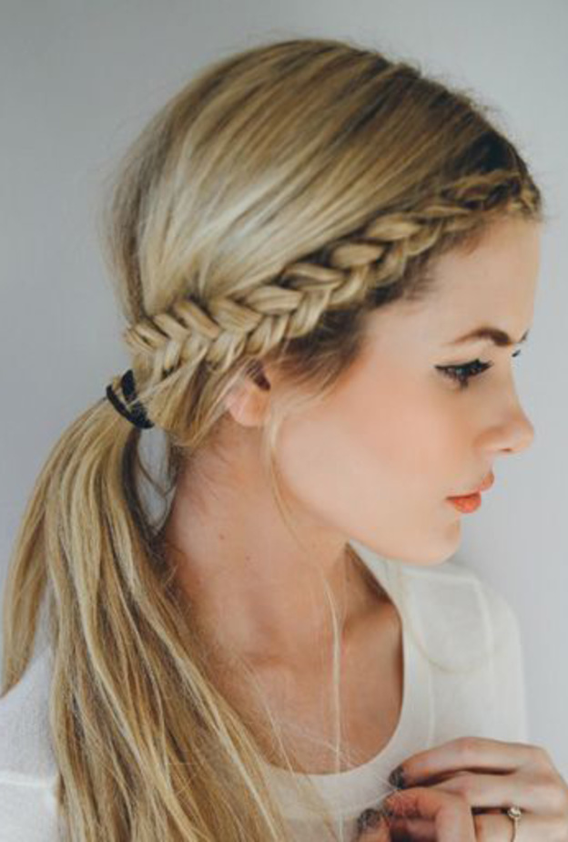 قد تكون تسريحة الكعكة العشوائية عملية للشعر القصير