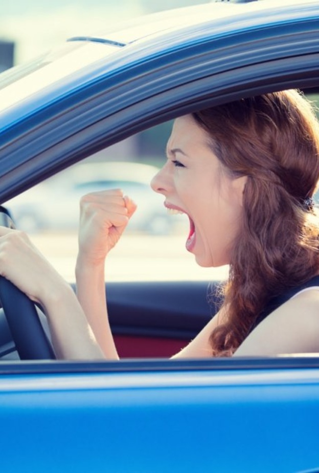 نصائح لتجنب الشجار والمشاحنات على الطريق