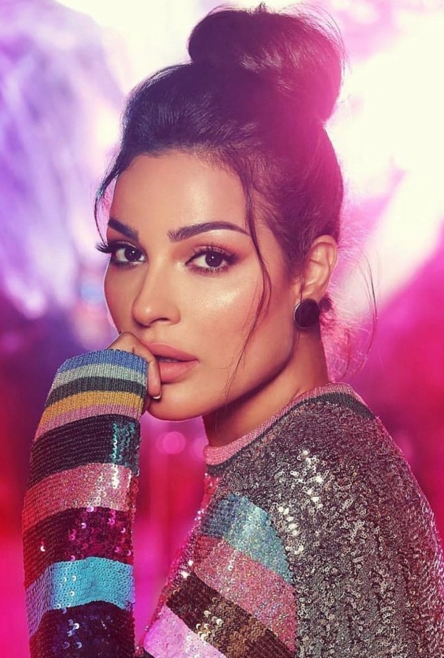  الممثلة اللبنانية الجذابة نادين نجيم