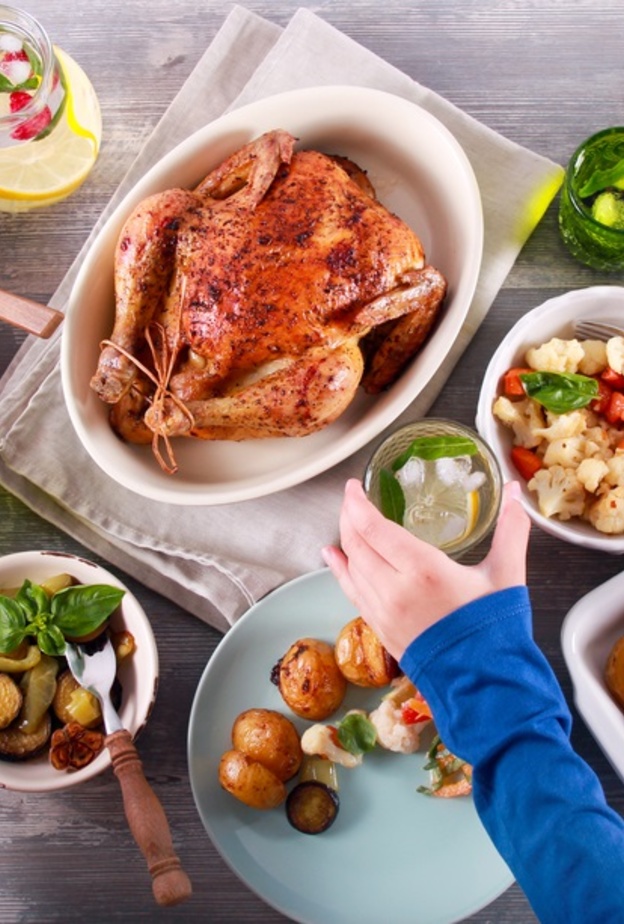 نصائح لتجنب الافراط بتناول الطعام خلال العيد